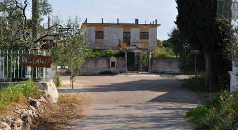 Il silenzioso Sette Torri: ottocentesco borgo disperso nelle campagne del nord barese